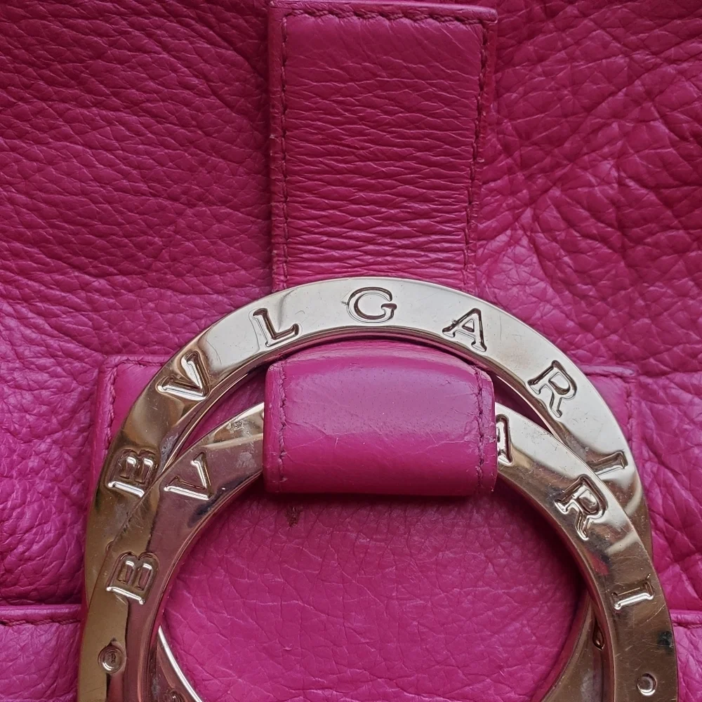 BVLGARI  Chandler shoulder bag. Purple. Snap closure.  Leather. Italy. - Picture 7 of 14